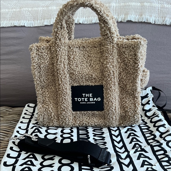 Marc Jacobs Handbags - Marc Jacobs Beige Sherpa The Tote Bag